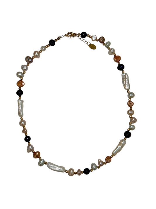 Random pearl necklace