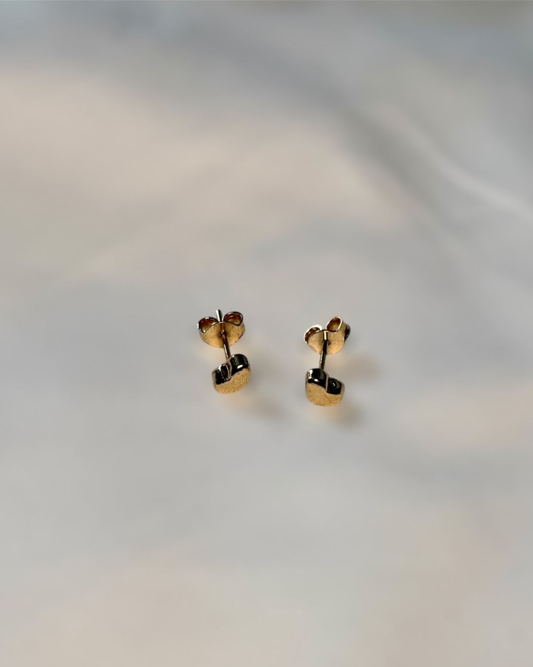 Mini heart stud